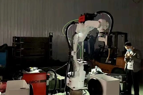Fulzh-robot met nieuwe lasstroombron uit Duitsland